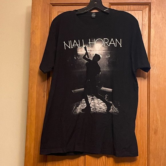 Tultex Tops - Niall Horan shining black short sleeve t-shirt, unisex size large 1Direction